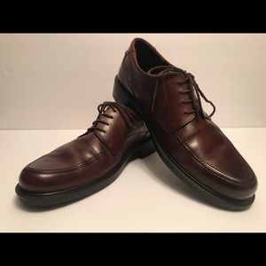 ECCO men’s Brown Leather lace Dress shoes. Size 10